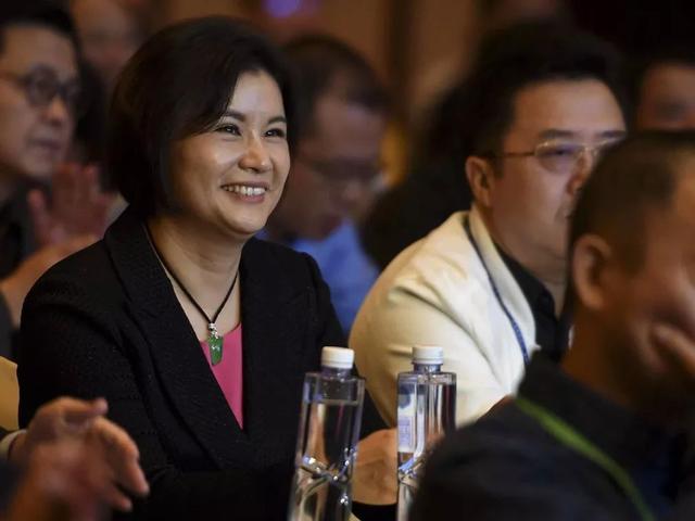 从打工女到千亿富豪,白手起家的她,是如何实现人生逆袭的?休闲区蓝鸢梦想 - Www.slyday.coM 从打工女到千亿富豪,白手起家的她,是如何实现人生逆袭的?休闲区蓝鸢梦想 - Www.slyday.coM