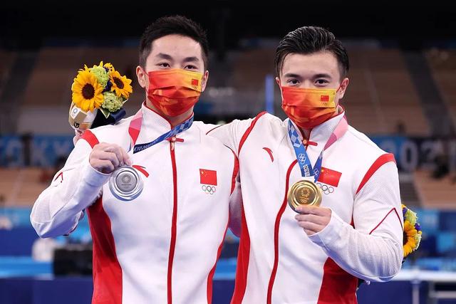 2020东京奥运会体操男子吊环决赛:刘洋夺金,尤浩摘银/视觉中国 第二