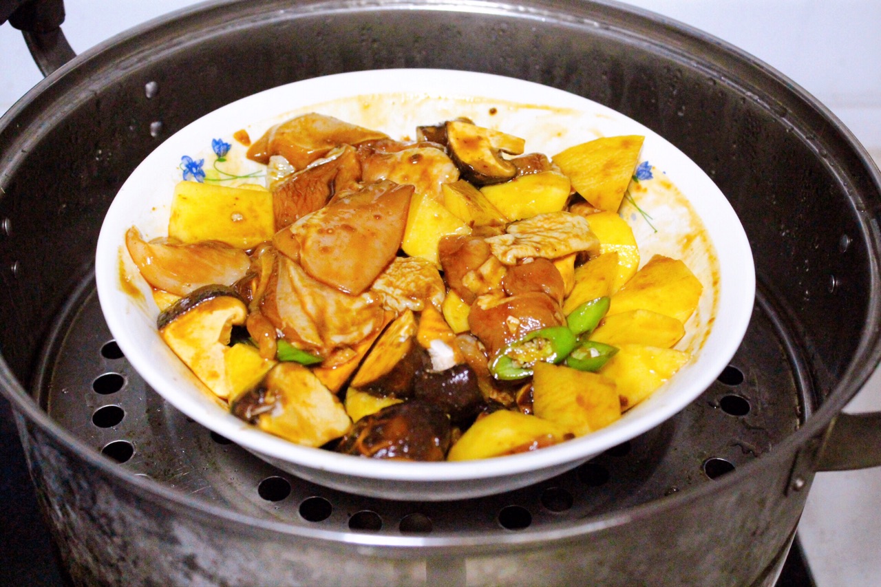 土豆香菇蒸鸡块,幸福生活蒸蒸日上,健康又美味