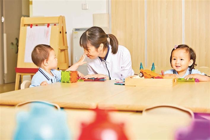 沈一点妈妈育儿频道—这是位极少说教的母亲,但她的拥抱胜过人间道理无数