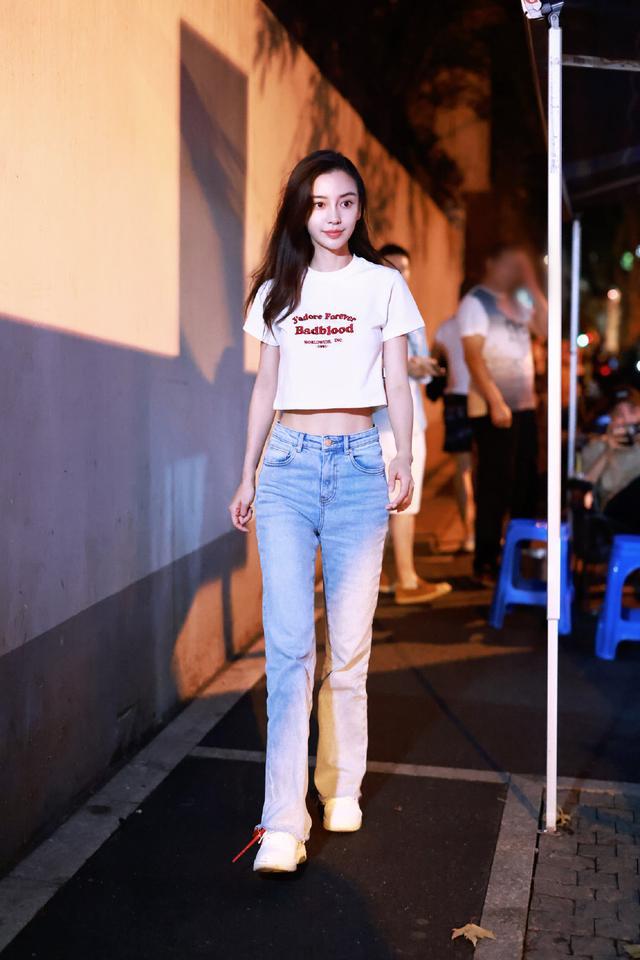 angelababy多大穿衣,angelababy多大 angelababy下班被偶遇,穿短t故意露一截腰,瘦出腹肌太