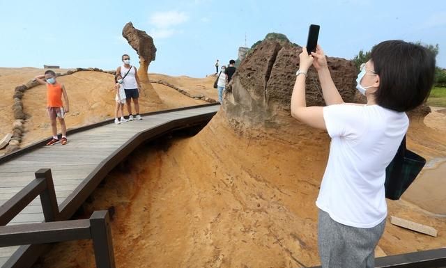 如何看待因为疫情撤职的公务员?休闲区蓝鸢梦想 - Www.slyday.coM 如何看待因为疫情撤职的公务员?休闲区蓝鸢梦想 - Www.slyday.coM