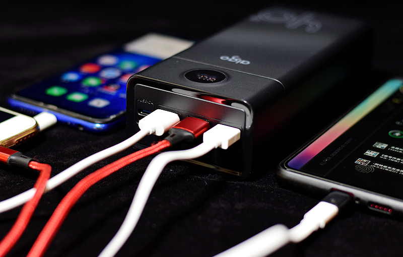 4万毫安时巨无霸充电宝犹如移动的充电站aigo移动电源快充版C40S休闲区蓝鸢梦想 - Www.slyday.coM 4万毫安时巨无霸充电宝犹如移动的充电站aigo移动电源快充版C40S休闲区蓝鸢梦想 - Www.slyday.coM