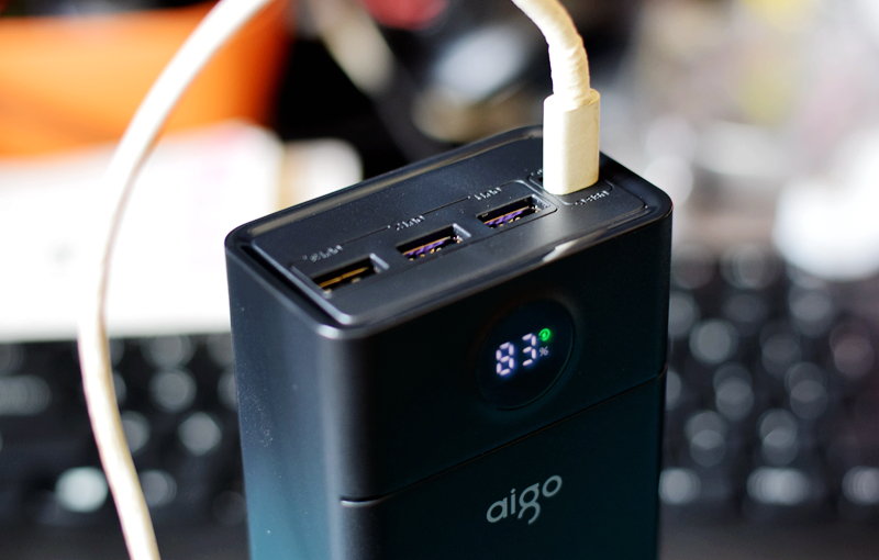 4万毫安时巨无霸充电宝犹如移动的充电站aigo移动电源快充版C40S休闲区蓝鸢梦想 - Www.slyday.coM 4万毫安时巨无霸充电宝犹如移动的充电站aigo移动电源快充版C40S休闲区蓝鸢梦想 - Www.slyday.coM