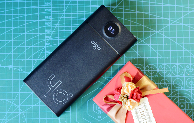 4万毫安时巨无霸充电宝犹如移动的充电站aigo移动电源快充版C40S休闲区蓝鸢梦想 - Www.slyday.coM 4万毫安时巨无霸充电宝犹如移动的充电站aigo移动电源快充版C40S休闲区蓝鸢梦想 - Www.slyday.coM