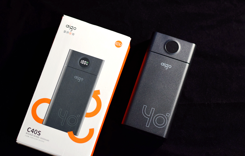 4万毫安时巨无霸充电宝犹如移动的充电站aigo移动电源快充版C40S休闲区蓝鸢梦想 - Www.slyday.coM 4万毫安时巨无霸充电宝犹如移动的充电站aigo移动电源快充版C40S休闲区蓝鸢梦想 - Www.slyday.coM