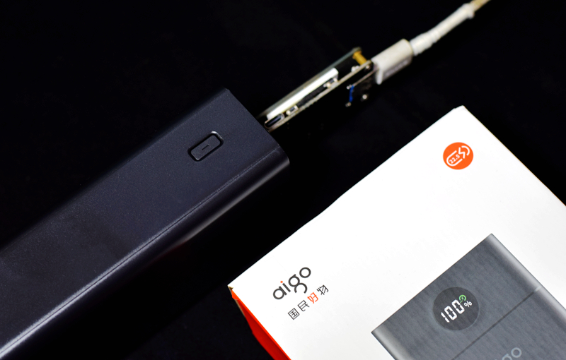 4万毫安时巨无霸充电宝犹如移动的充电站aigo移动电源快充版C40S休闲区蓝鸢梦想 - Www.slyday.coM 4万毫安时巨无霸充电宝犹如移动的充电站aigo移动电源快充版C40S休闲区蓝鸢梦想 - Www.slyday.coM