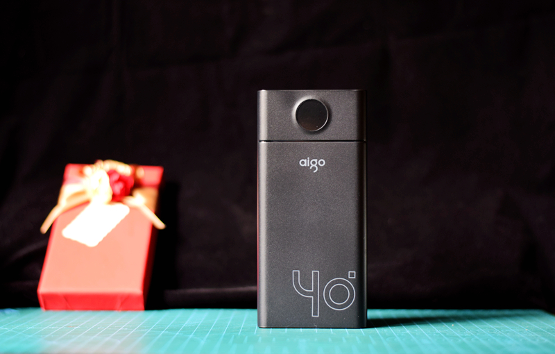 4万毫安时巨无霸充电宝犹如移动的充电站aigo移动电源快充版C40S休闲区蓝鸢梦想 - Www.slyday.coM 4万毫安时巨无霸充电宝犹如移动的充电站aigo移动电源快充版C40S休闲区蓝鸢梦想 - Www.slyday.coM