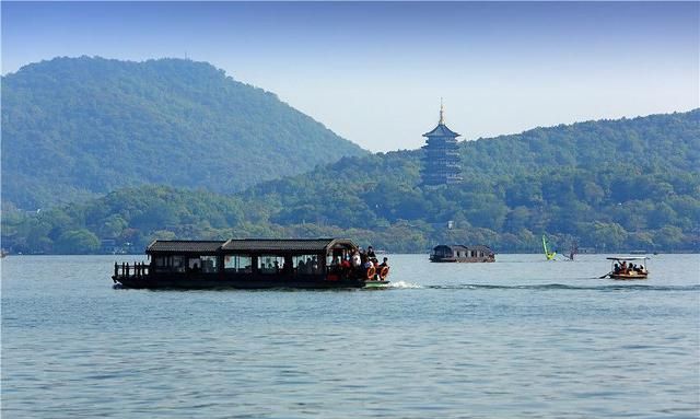 杭州西湖出名了被英国游客点名真正的旅游地标