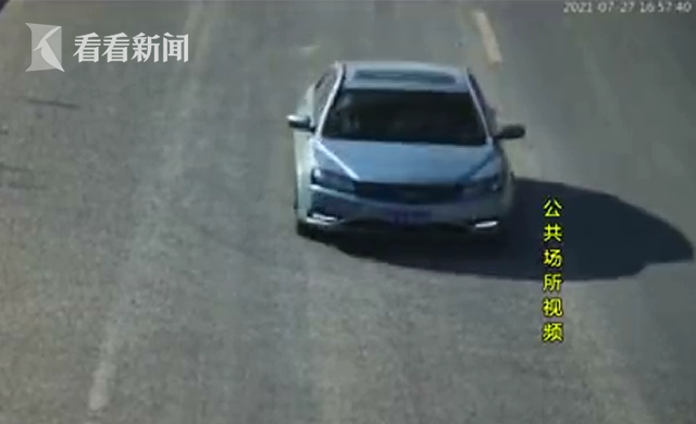 5岁男童操控方向盘!“心大”家长抱孩子开车还淡定玩手机...休闲区蓝鸢梦想 - Www.slyday.coM 5岁男童操控方向盘!“心大”家长抱孩子开车还淡定玩手机...休闲区蓝鸢梦想 - Www.slyday.coM