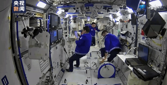 3名航天员在太空整整7周了,“出差”之余不耽误看奥运休闲区蓝鸢梦想 - Www.slyday.coM 3名航天员在太空整整7周了,“出差”之余不耽误看奥运休闲区蓝鸢梦想 - Www.slyday.coM