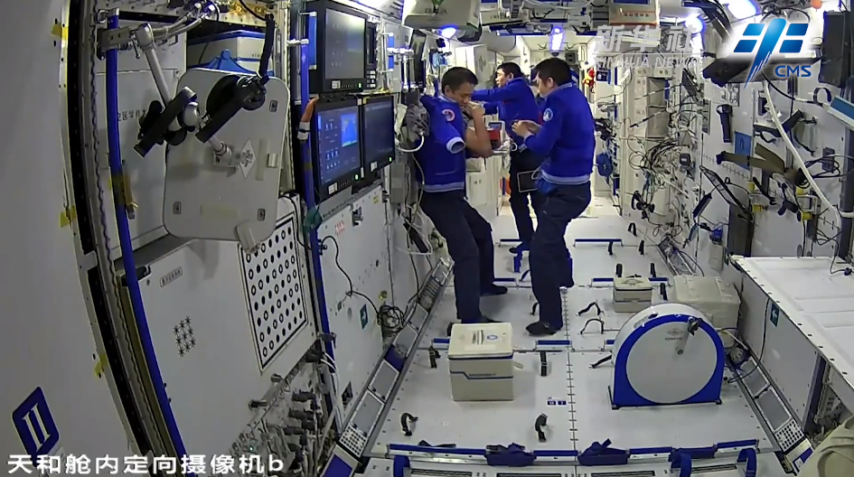 3名航天员在太空整整7周了,“出差”之余不耽误看奥运休闲区蓝鸢梦想 - Www.slyday.coM 3名航天员在太空整整7周了,“出差”之余不耽误看奥运休闲区蓝鸢梦想 - Www.slyday.coM