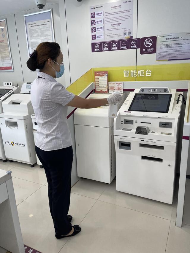 紫金农商银行践行"两在两同"勇做战"疫"先锋