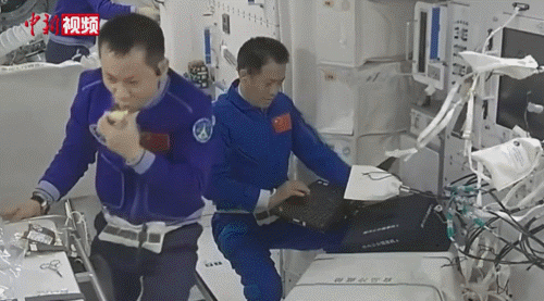 3名航天员在太空整整7周了,“出差”之余不耽误看奥运休闲区蓝鸢梦想 - Www.slyday.coM 3名航天员在太空整整7周了,“出差”之余不耽误看奥运休闲区蓝鸢梦想 - Www.slyday.coM