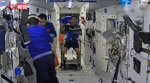 3名航天员在太空整整7周了,“出差”之余不耽误看奥运休闲区蓝鸢梦想 - Www.slyday.coM 3名航天员在太空整整7周了,“出差”之余不耽误看奥运休闲区蓝鸢梦想 - Www.slyday.coM