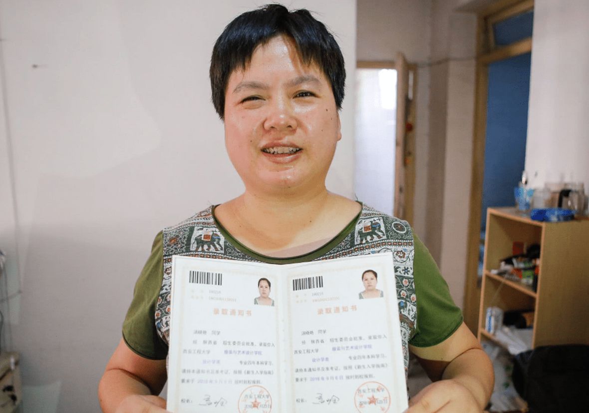 3次被父亲撕毁录取通知书,40岁方圆大学梦,女孩念书那么难吗?休闲区蓝鸢梦想 - Www.slyday.coM 3次被父亲撕毁录取通知书,40岁方圆大学梦,女孩念书那么难吗?休闲区蓝鸢梦想 - Www.slyday.coM