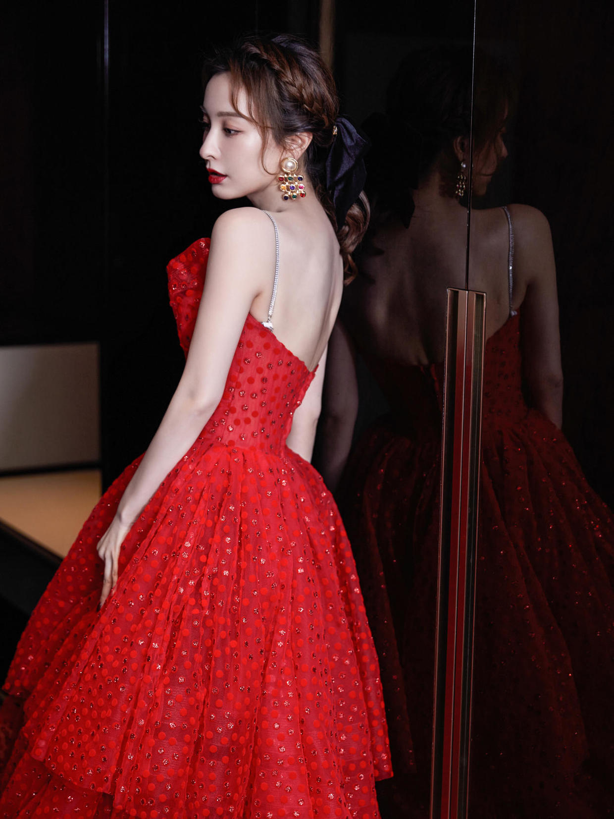 艳丽而深邃的红礼服浓厚的国风色彩雍容华贵的大裙摆气场全开@Par