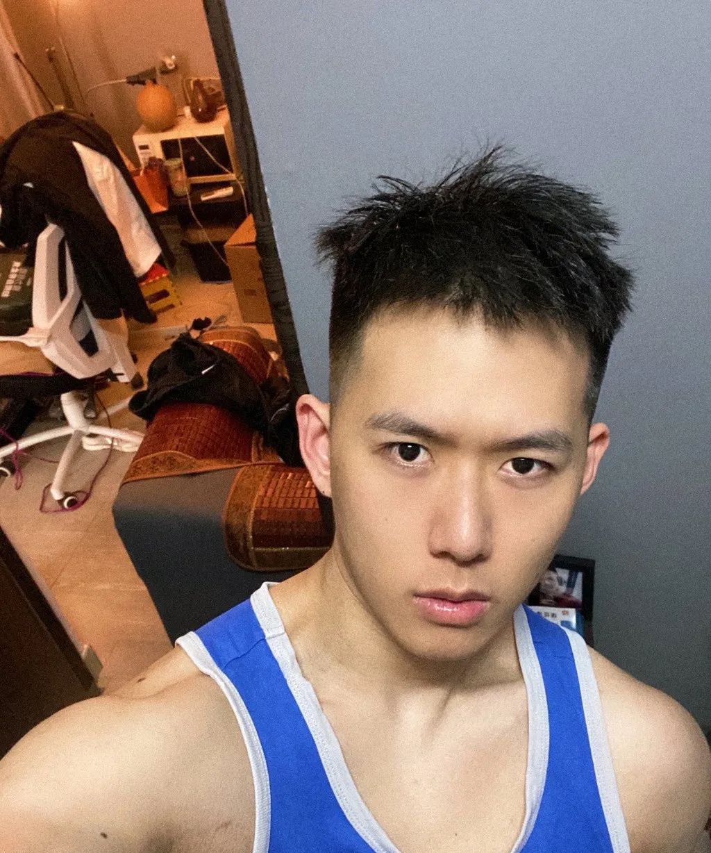 奶凶体育生小奶狗,寸头男孩流汗的样子太a!
