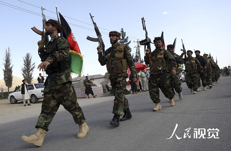 当地时间2021年6月23日，阿富汗喀布尔，阿富汗民兵参加集会。人民视觉图
