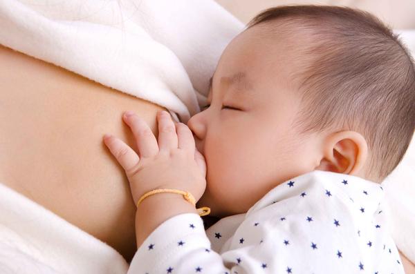 世界母乳喂养周：哺乳期妈妈一旦感冒了，真的不能吃药、打针？