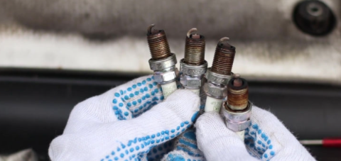 火花塞到底什么时候需要换，老司机教你自己判断，不会被坑