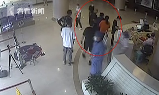 救人“师徒”找到啦!男子突发心梗 出警途中的他们出手了...休闲区蓝鸢梦想 - Www.slyday.coM 救人“师徒”找到啦!男子突发心梗 出警途中的他们出手了...休闲区蓝鸢梦想 - Www.slyday.coM