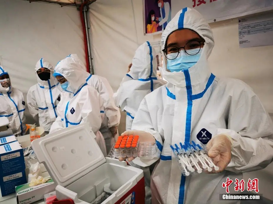 当地时间6月25日，菲律宾中华崇仁总医院开始施打菲律宾华社采购的中国疫苗。中新社记者 关向东 摄