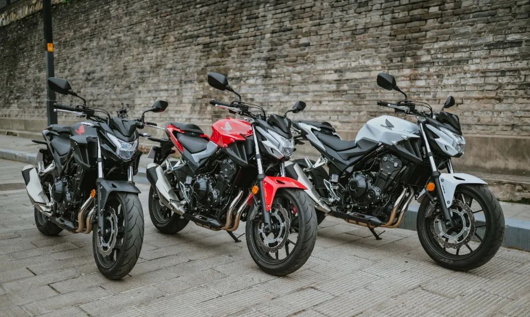 本田cb400f白色,本田CB400cb400 同级别综合性能大杀器hondacb400f西安试驾体验