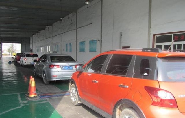 一男子年审连续4次不通过,有人主动称500包过,车主却选择了报警休闲区蓝鸢梦想 - Www.slyday.coM 一男子年审连续4次不通过,有人主动称500包过,车主却选择了报警休闲区蓝鸢梦想 - Www.slyday.coM