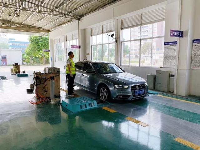 一男子年审连续4次不通过,有人主动称500包过,车主却选择了报警休闲区蓝鸢梦想 - Www.slyday.coM 一男子年审连续4次不通过,有人主动称500包过,车主却选择了报警休闲区蓝鸢梦想 - Www.slyday.coM