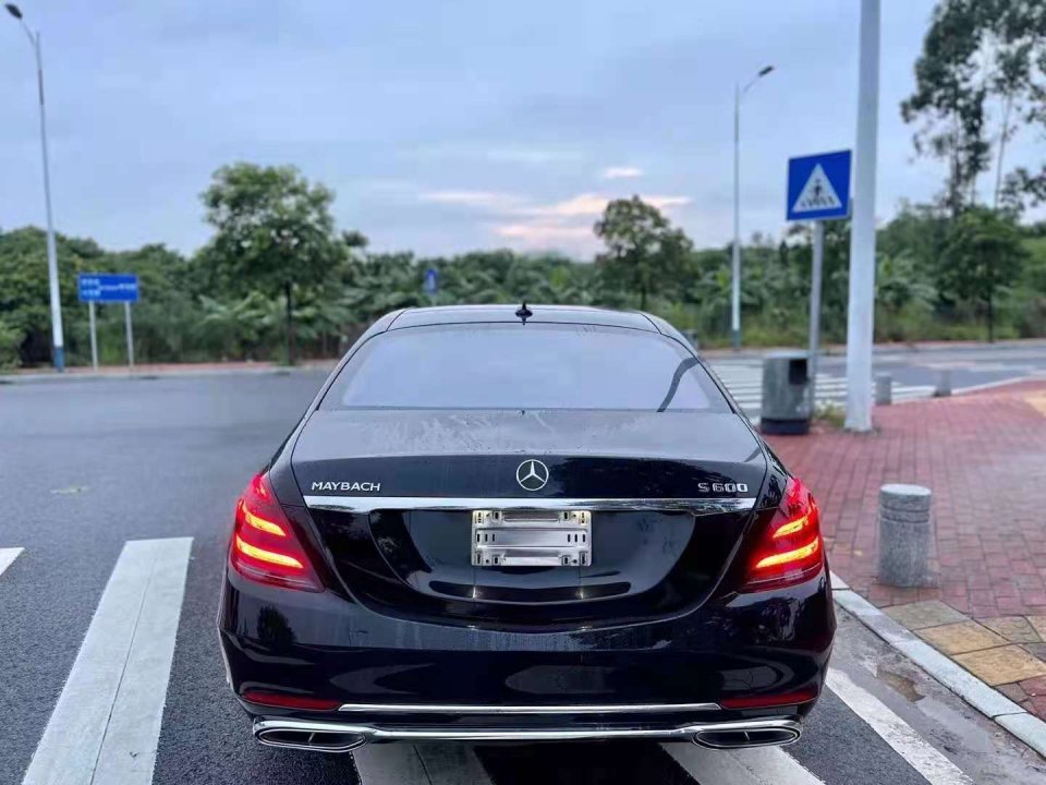 2020款奔驰s600,2020奔驰s600 2020款迈巴赫奔驰s600售价80万,迈巴赫字样赋予了整车