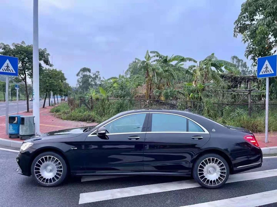 2020款奔驰s600,2020奔驰s600 2020款迈巴赫奔驰s600售价80万,迈巴赫字样赋予了整车