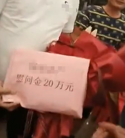 全红婵夺冠后,无数网红冲进她家开直播...今天终于被封杀了休闲区蓝鸢梦想 - Www.slyday.coM 全红婵夺冠后,无数网红冲进她家开直播...今天终于被封杀了休闲区蓝鸢梦想 - Www.slyday.coM