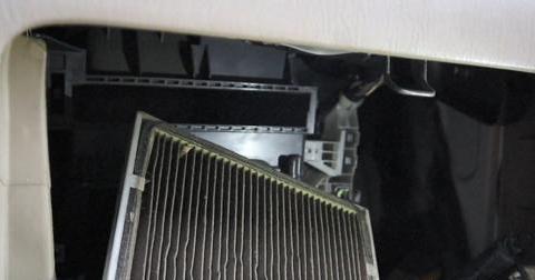 汽车空调滤芯的更换周期是多久？记住这两个时间点！