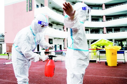 扬州管控再升级,封管小区严格“足不出户”江苏已累计调派4000余人支援扬州疫情处置休闲区蓝鸢梦想 - Www.slyday.coM 扬州管控再升级,封管小区严格“足不出户”江苏已累计调派4000余人支援扬州疫情处置休闲区蓝鸢梦想 - Www.slyday.coM