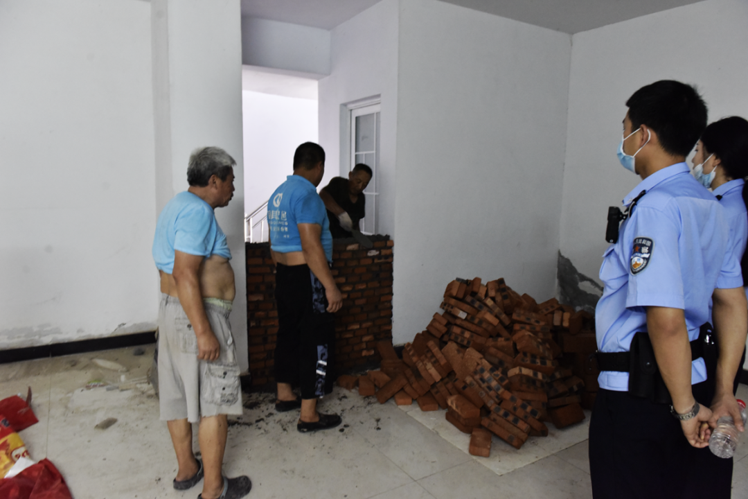 吴店镇二人欠款100余万未还,名下门面被查封拍卖!枣阳法院强制腾房显法威!休闲区蓝鸢梦想 - Www.slyday.coM 吴店镇二人欠款100余万未还,名下门面被查封拍卖!枣阳法院强制腾房显法威!休闲区蓝鸢梦想 - Www.slyday.coM