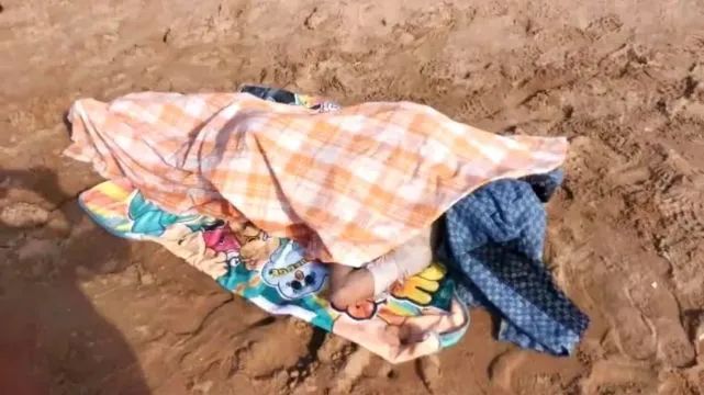 白眼狼?17岁男生海边因救3人牺牲,疑似被救女孩:求他救了?他没了活该...休闲区蓝鸢梦想 - Www.slyday.coM 白眼狼?17岁男生海边因救3人牺牲,疑似被救女孩:求他救了?他没了活该...休闲区蓝鸢梦想 - Www.slyday.coM