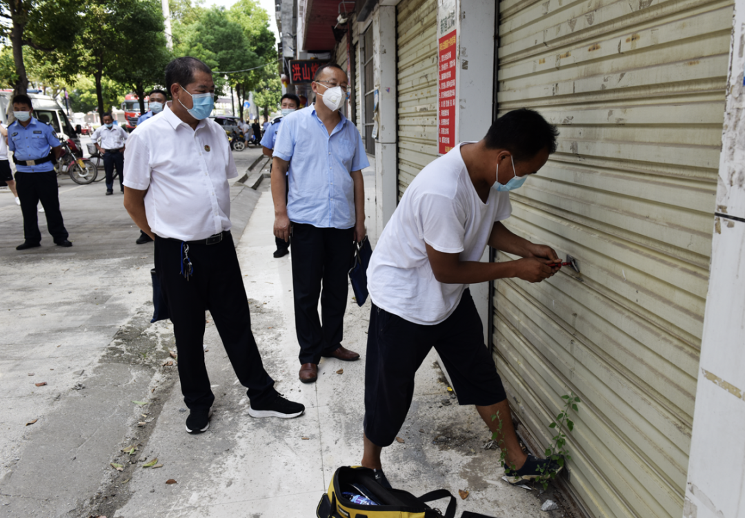 吴店镇二人欠款100余万未还,名下门面被查封拍卖!枣阳法院强制腾房显法威!休闲区蓝鸢梦想 - Www.slyday.coM 吴店镇二人欠款100余万未还,名下门面被查封拍卖!枣阳法院强制腾房显法威!休闲区蓝鸢梦想 - Www.slyday.coM