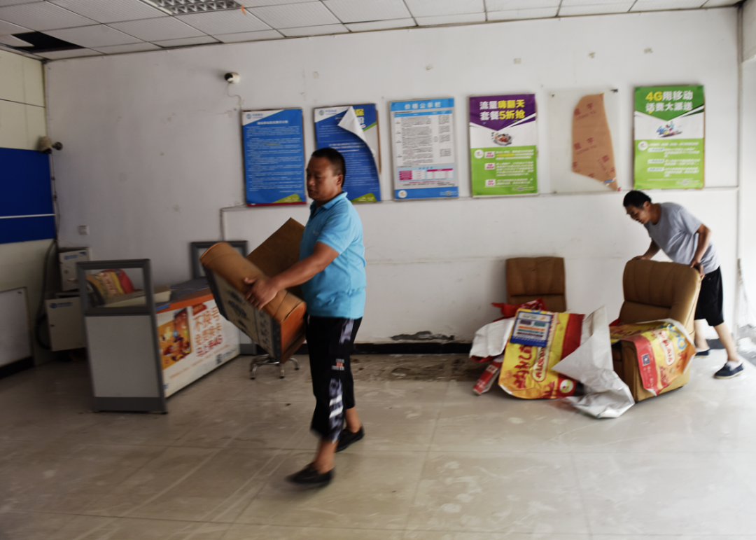 吴店镇二人欠款100余万未还,名下门面被查封拍卖!枣阳法院强制腾房显法威!休闲区蓝鸢梦想 - Www.slyday.coM 吴店镇二人欠款100余万未还,名下门面被查封拍卖!枣阳法院强制腾房显法威!休闲区蓝鸢梦想 - Www.slyday.coM