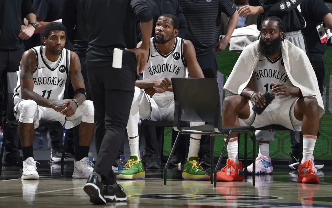  篮网三巨头再聚首迎战热火铁血防守看谁能主宰比赛节奏