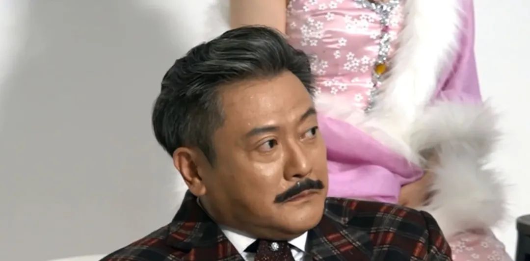 香港过气男神现状:头发全白像老头,面目沧桑,发福严重认不出 香港过气男神现状:头发全白像老头,面目沧桑,发福严重认不出