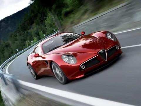 这个半死不活的经典品牌，如今也“沦落”到全面电动化