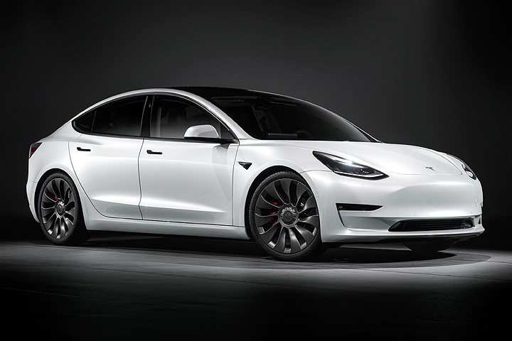特斯拉Model 3白色,特斯拉model y 白色 开特斯拉model3能比凯美瑞省多少钱