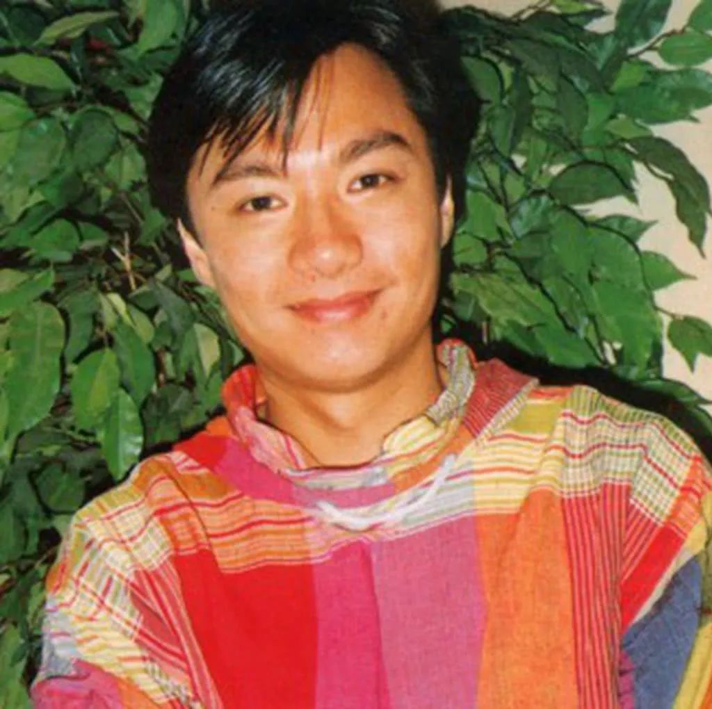 香港过气男神现状:头发全白像老头,面目沧桑,发福严重认不出 香港过气男神现状:头发全白像老头,面目沧桑,发福严重认不出