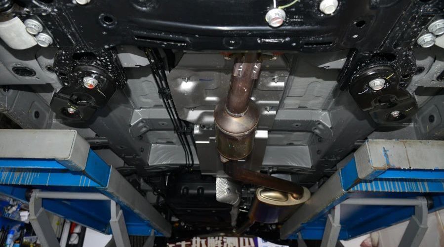 这辆广汽传祺M8的底盘从整体来看……