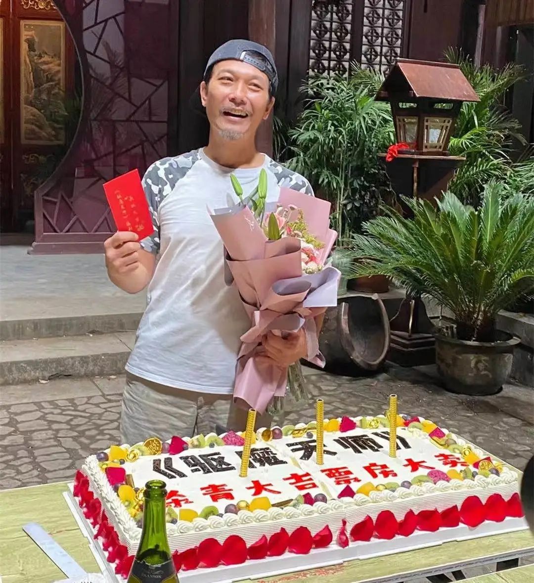 香港过气男神现状:头发全白像老头,面目沧桑,发福严重认不出 香港过气男神现状:头发全白像老头,面目沧桑,发福严重认不出