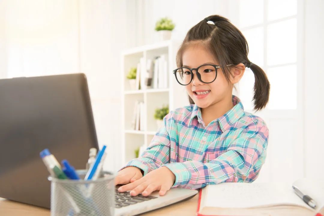 昆明普瑞眼科:孩子总是频繁眨眼,该怎么办?