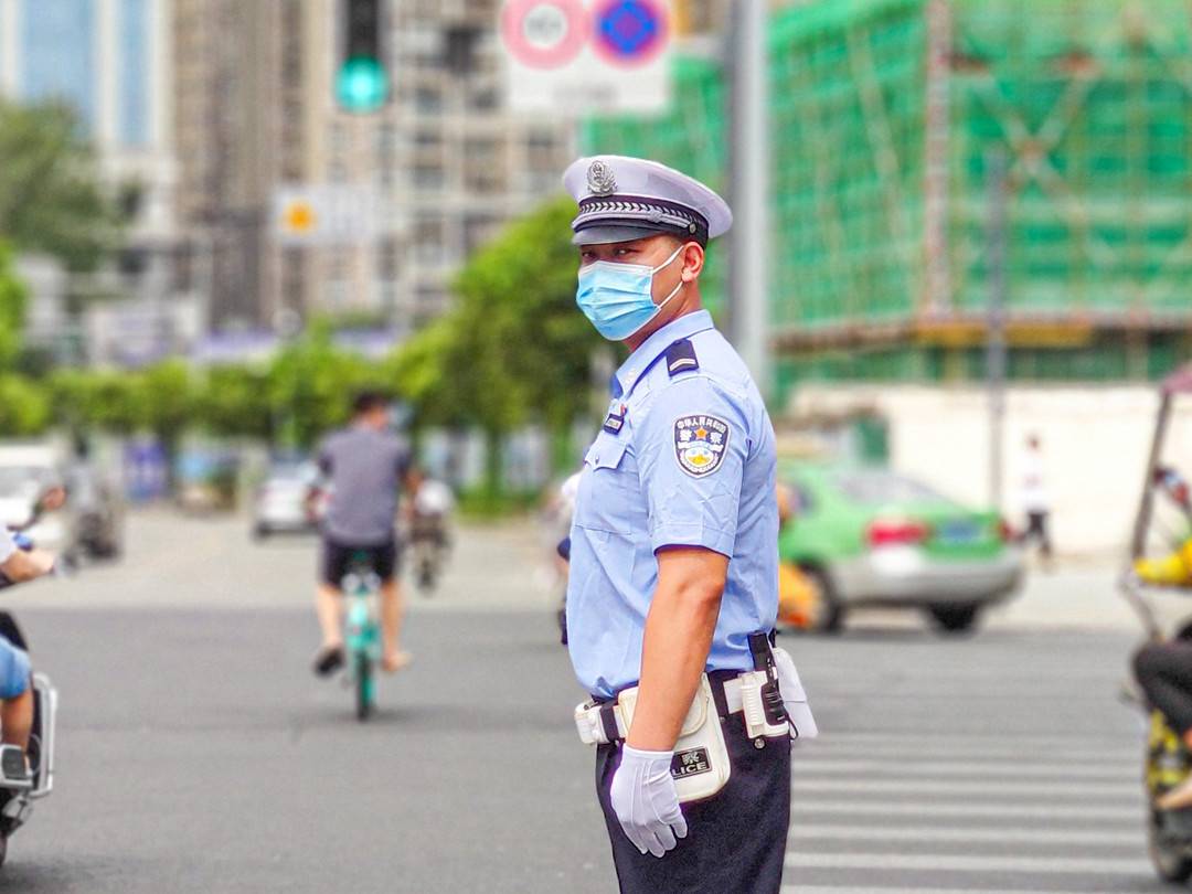 成都两交警勇救跳河轻生男子背后:曾担任游泳教练 救人已经不是第一次休闲区蓝鸢梦想 - Www.slyday.coM 成都两交警勇救跳河轻生男子背后:曾担任游泳教练 救人已经不是第一次休闲区蓝鸢梦想 - Www.slyday.coM