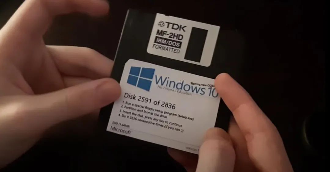 用2700张软盘安装Win10,日本人真有那么沙雕吗?休闲区蓝鸢梦想 - Www.slyday.coM 用2700张软盘安装Win10,日本人真有那么沙雕吗?休闲区蓝鸢梦想 - Www.slyday.coM