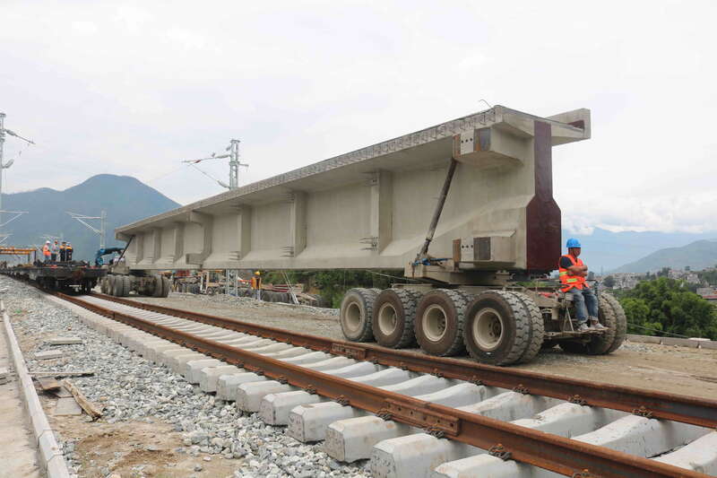 成昆铁路扩能改造工程孙水河双线特大桥首跨t梁架设